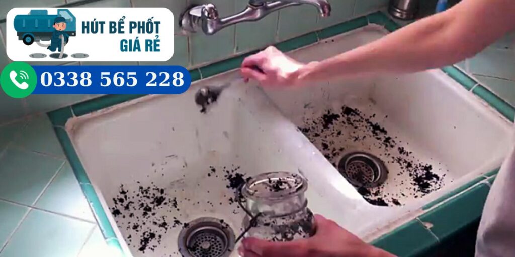 Bã cà phê làm chậu rửa bát bị tắc