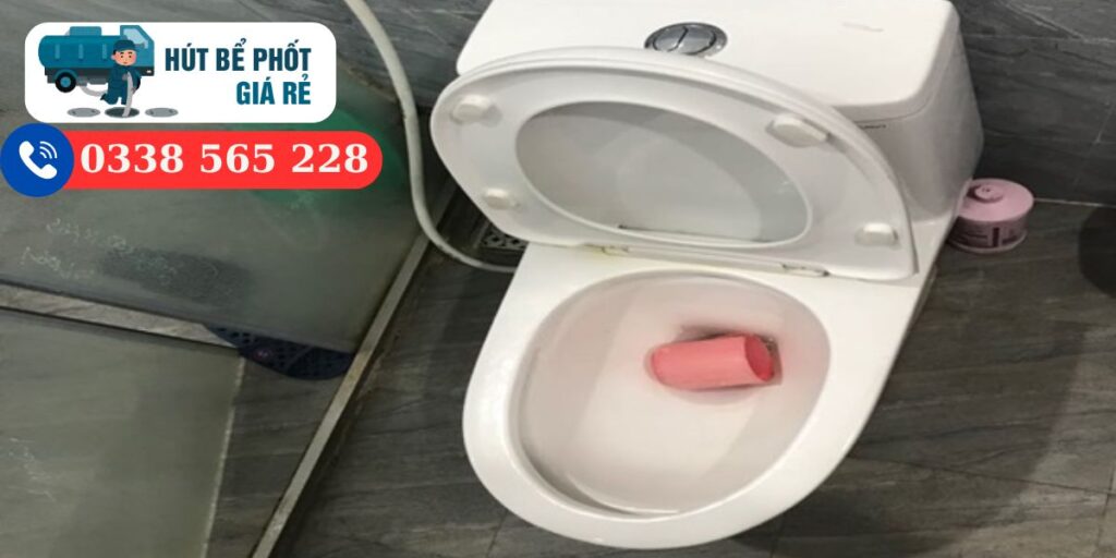 Dị vật gây tắc bồn cầu
