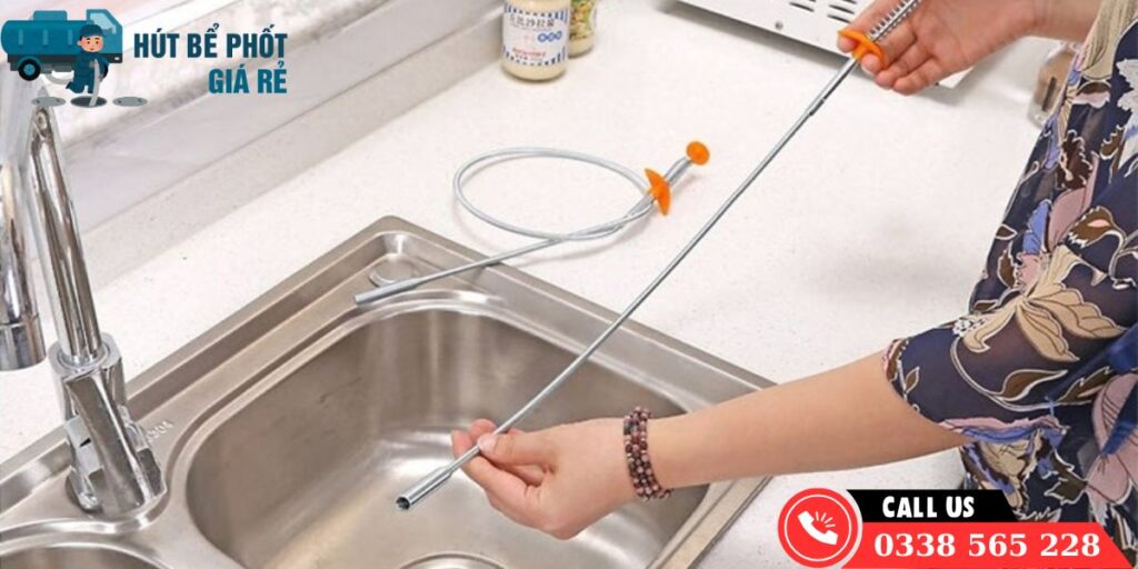 Máy lò xo thông tắc bồn rửa bát nhanh gọn